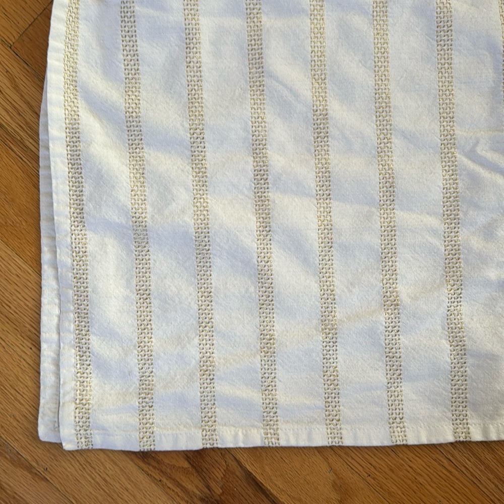 Striped Table Cloth - Picture 2 of 4